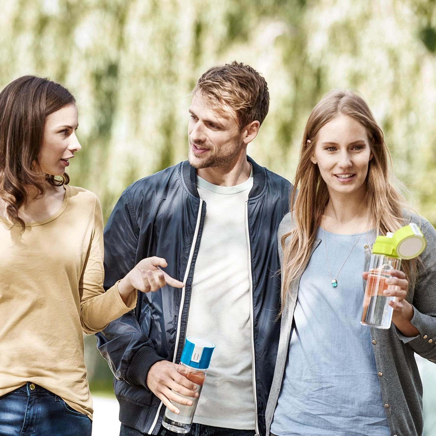 BRITA Borraccia filtrante per acqua, Blu (0.6l) - incl. 1 filtro MicroDisc per la riduzione di cloro, PFAS*, erbicidi, pesticidi e impurità