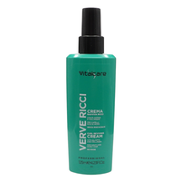 VITALCARE Professional Verve Ricci Crema Ravviva Ricci 125 ml è un trattamento senza risciacquo specificamente formulato per definire, esaltare e proteggere i capelli ricci o mossi dall'effetto crespo