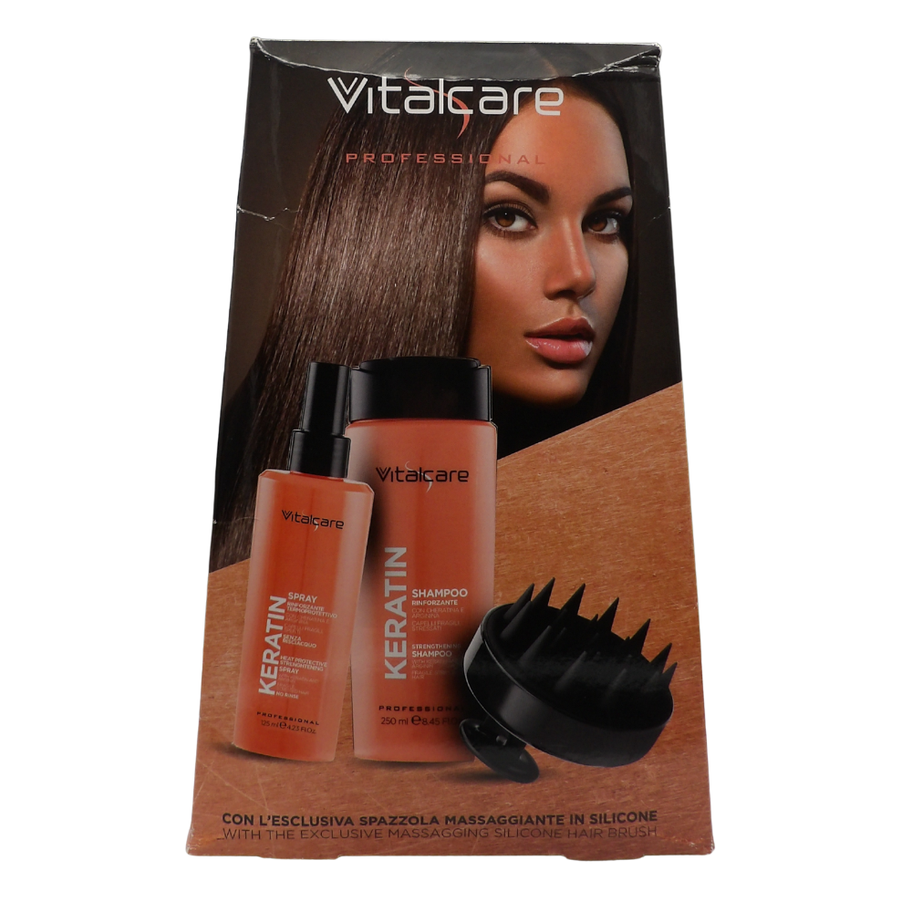 VITALCARE confezione idea regalo Vitalcare Keratin a cui fai riferimento è un set completo per il trattamento rinforzante dei capelli che include uno shampoo, uno spray rinforzante e un gadget/maschera